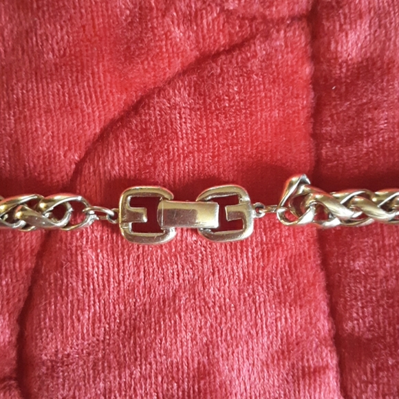 🌺GOLDTONE Necklace - Picture 3 of 3